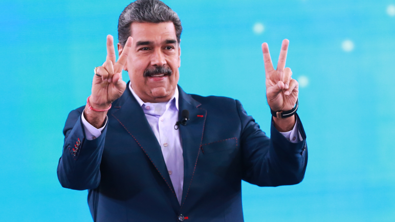 En Venezuela Nicolas Maduro firmo un decreto de estado de conmocion externa